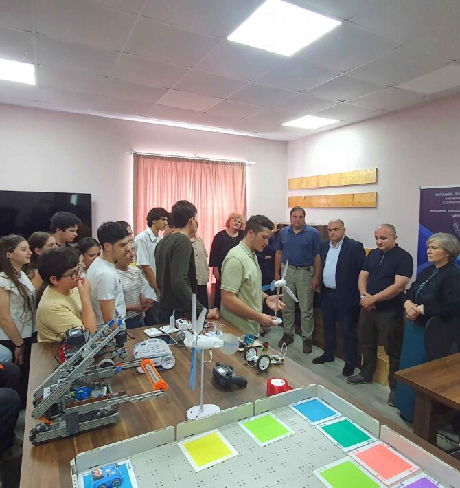 ბაღდათის მეორე საჯარო სკოლაში STEAM ინოვაციური სივრცე გაიხსნა