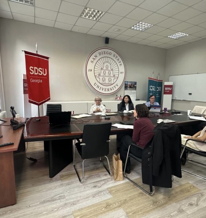სან დიეგოს სახელმწიფო უნივერსიტეტის ექსპერტები ადრეული განათლების პროფესიული განვითარების ინიციატივებზე მუშაობას აგრძელებენ